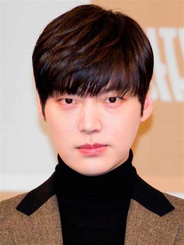Ahn Jae Hyun Is A Doctor Whose Life Is Turned Upside Down By A Fake