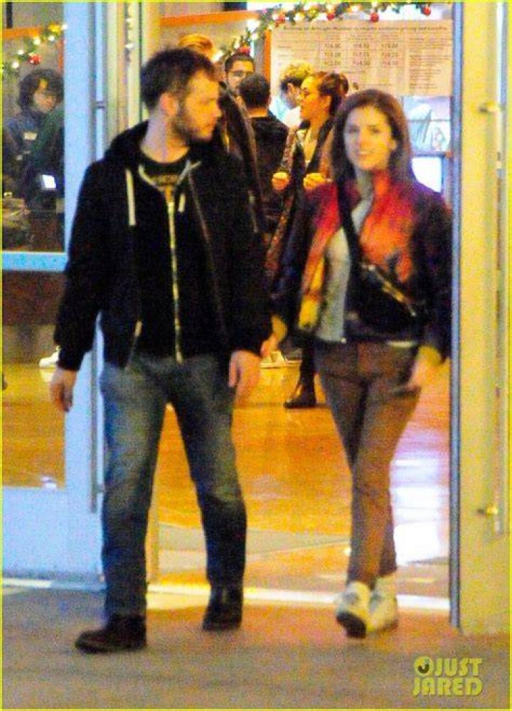 Anna Kendrick Steps Out With Boyfriend Ben Richardson in Hawaii &mdash; See