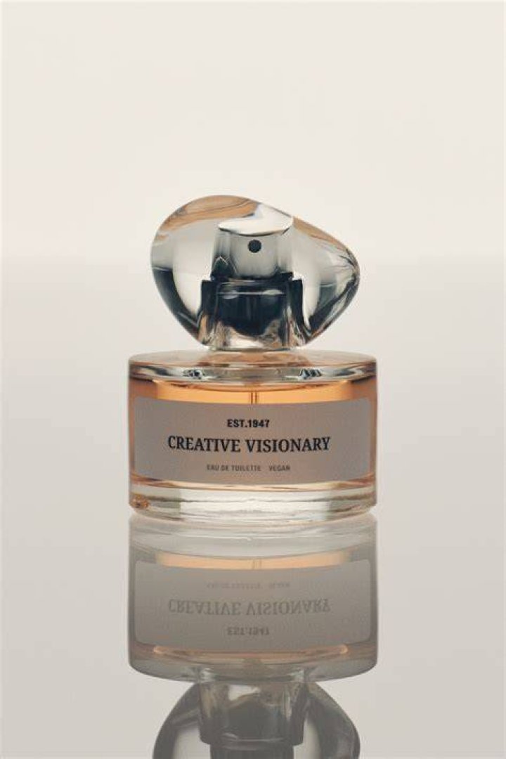 Clara Almnzar: A Creative Visionary