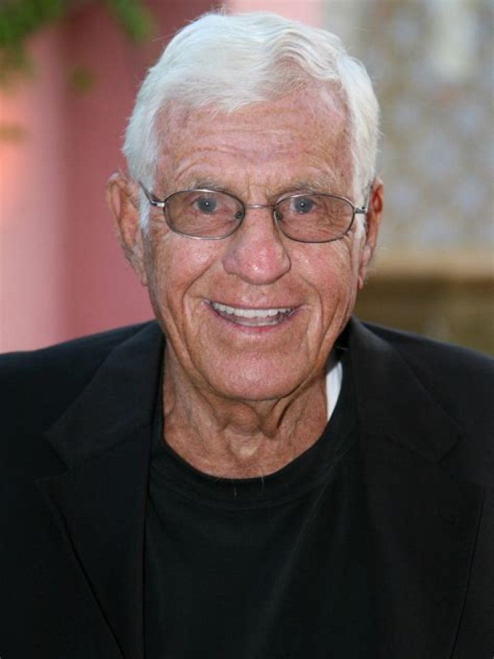 Comedian and actor Jerry Van Dyke dies at home in Arkansas