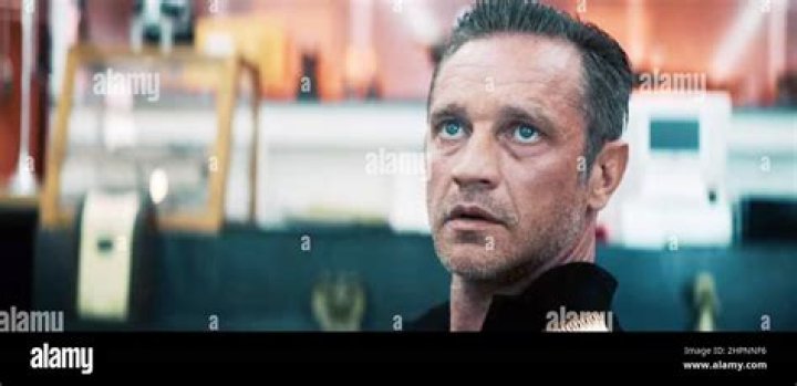 Devon Sawa 2022