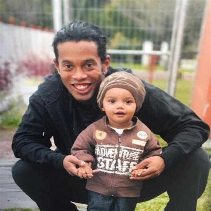 Does Ronaldinho have a child? How much kids does Ronaldinho have? ABTC