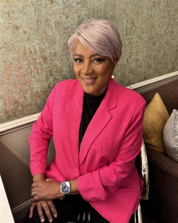 Donna Brazile bio, height, weight, net worth, salary, nationality
