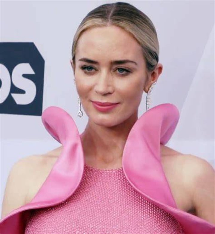Emily Blunt's Makeup Artist Gives Us a Lesson in Cozy Winter Makeup