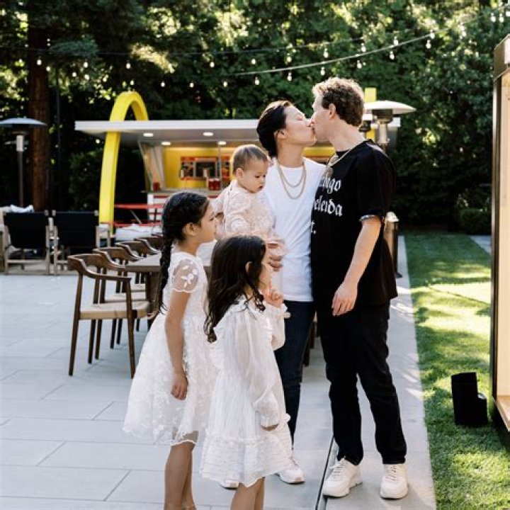 Essential Guide To Rhett McLaughlin's Children: Meet His Kids