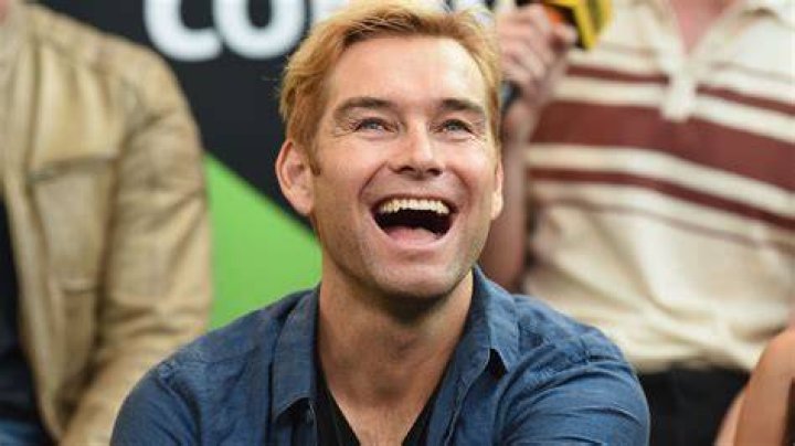 Is Antony Starr Straight?
