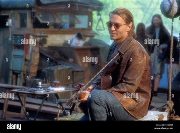 Johnny Depp as Roux in Chocolat Johnny depp chocolat, Johnny depp