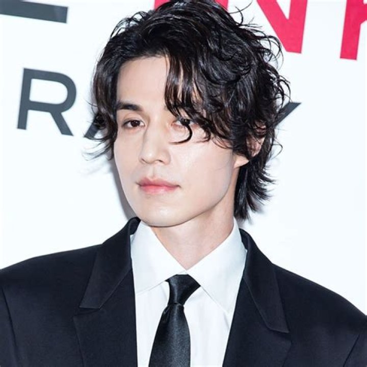 Lee Dong Wook Once Again Proves He's A Visual God Among Mortals At