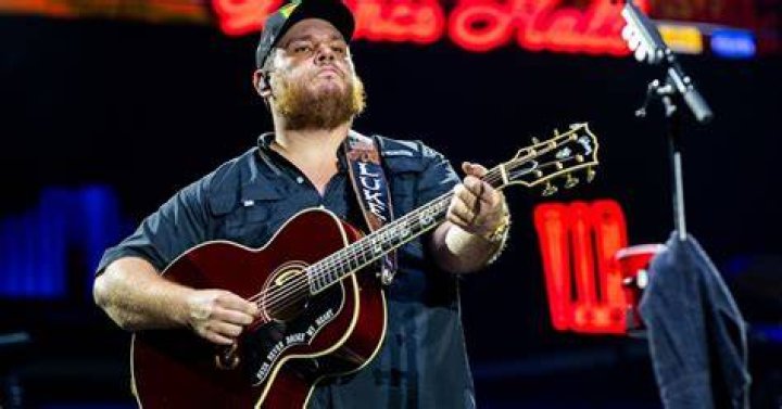 Luke Combs talks about his difficulties with weight loss