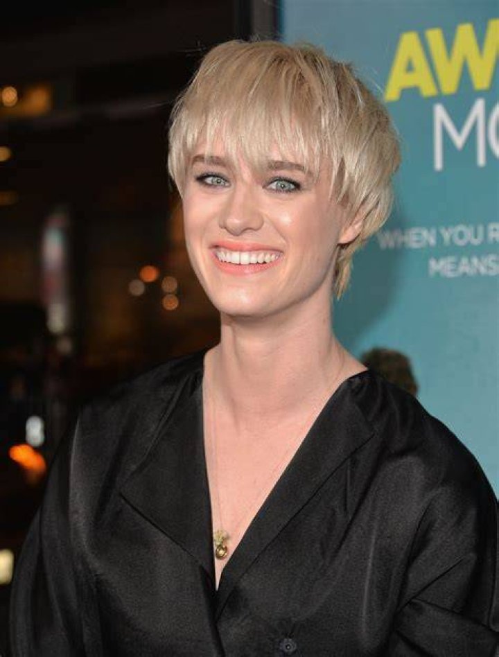 Mackenzie Davis' Relationships: A Comprehensive Guide