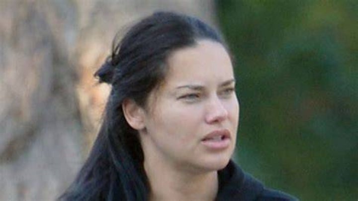 Makeupfree Adriana Lima keeps it casual while saying goodbye to daughter