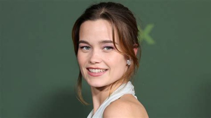 Sarah Catherine Hook's Dating History And Relationship Status