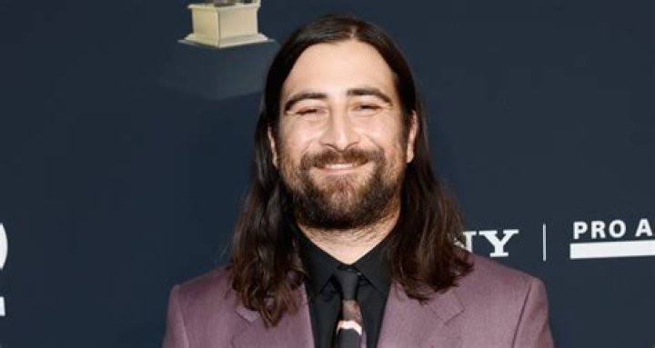 Unveil The Secrets: Noah Kahan's Fiance Revealed