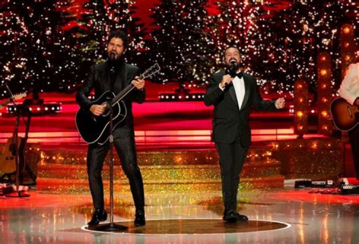 Unveiling Shay Mooney's True Stature From Dan + Shay