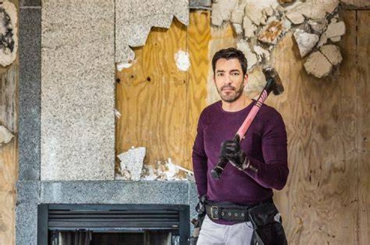 What SUV Does Drew Scott Drive?