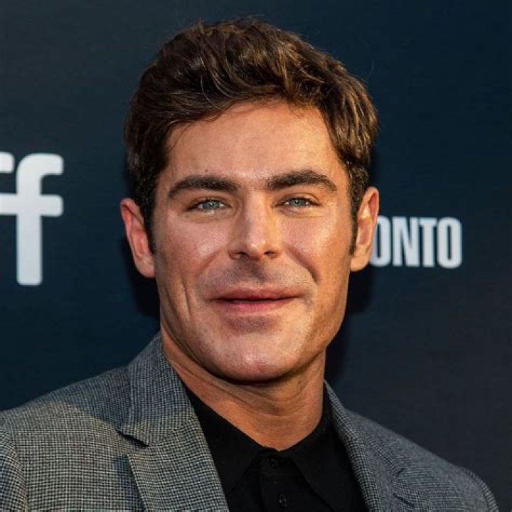 Zac Efron can&rsquo;t keep his lips off girlfriend Sami Mir&oacute; Page Six